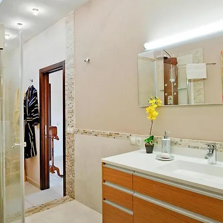 Dream With Pool In Ινχένιο